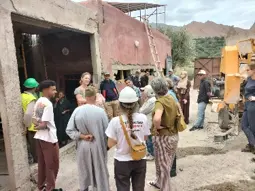 une délégation de la Fondation de France composée de Yosr Dallegi, responsable de programmes Urgences, de Karine Meaux, responsable du pôle Urgences et de cinq membres du comité Solidarité Maroc s’est rendue sur place, dans les régions d’Al Haouz et de Souss-Massa,&nbsp;pour rencontrer ses partenaires locaux et suivre l’avancée des actions menées.